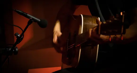 Hans Hauser - ein Mann, eine Gitarre, eine Stimme