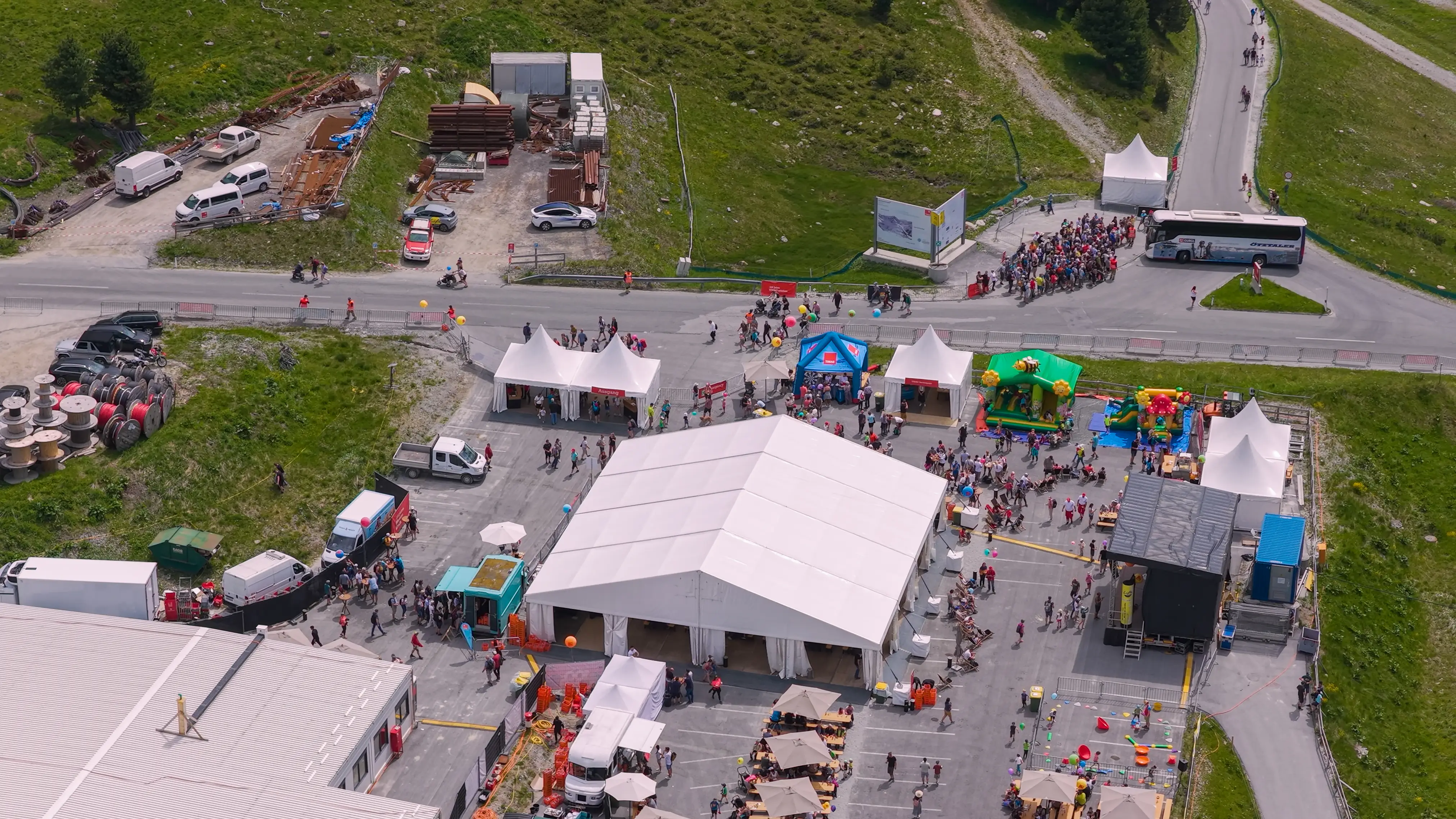 Festzelt am Tag der offenen Baustelle im Kühtai