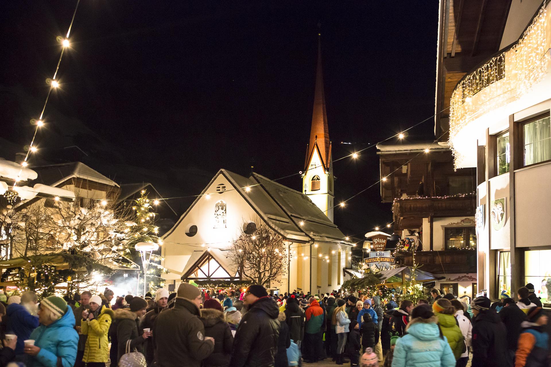 Weihnachtlicher Dorfplatz beim Tuxer Advent Weihnachtlicher Dorfplatz beim Tuxer Advent